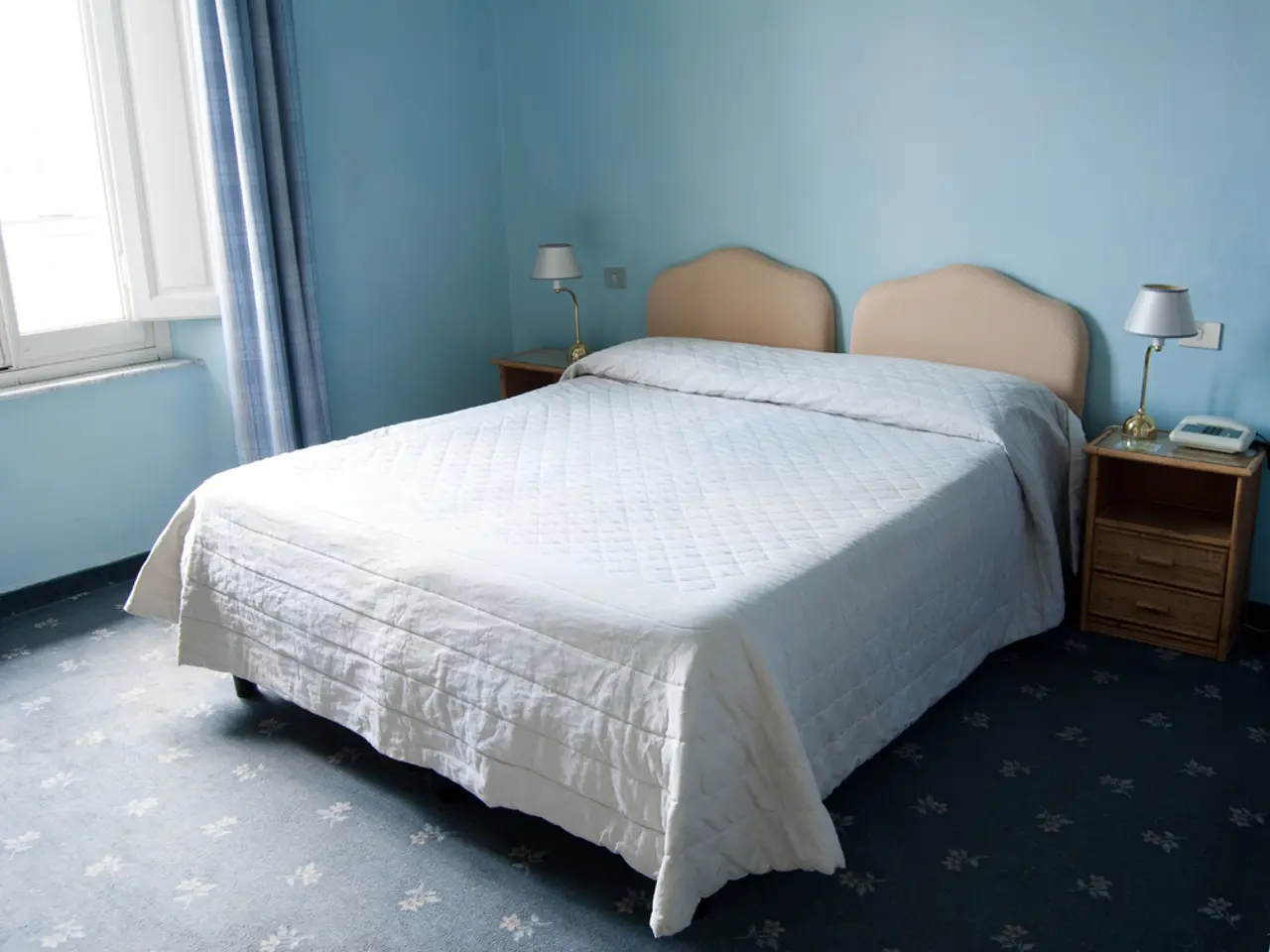 Affordable Bedroom Enhancements: 13 Attractive Bedsheets under ₹1,500 for a Stylish Makeover