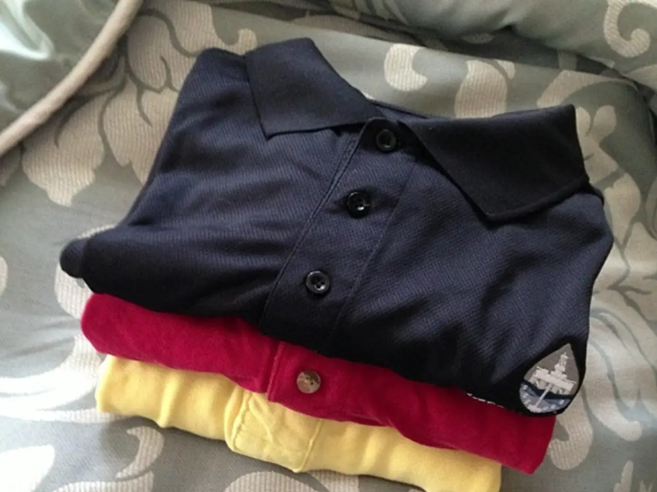 Evaluating Vibrant Basics: A Look at Standard T-Shirts and Sweatshirts with Crew Necks
