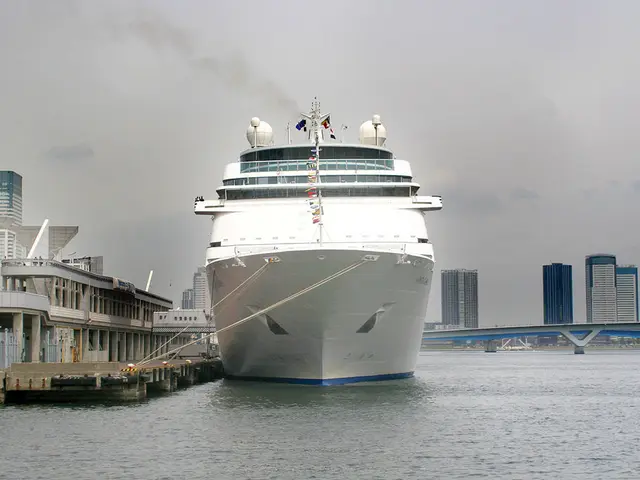 Expanded Solar Power: Maximizing Clean Energy with Floating Panels