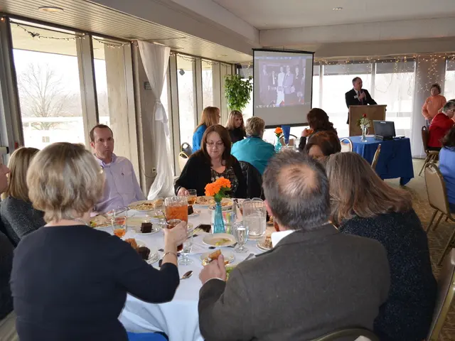 Movie night featuring tips, held at the racetrack, complemented with two photo galleries.