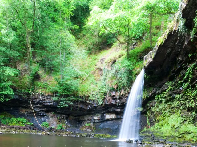 Hiking the Picturesque Raymondskill Falls