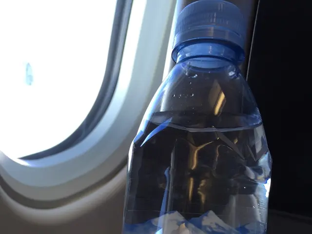 "Review of Larq Bottle PureVis 2: Enjoying Water Through a Digital Adventure Isn't as Ridiculous as...