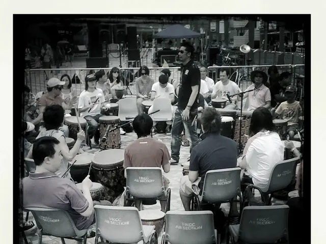 Modern Design Art Fuses Privacy, Comfort, and Cave-Like Ambiance