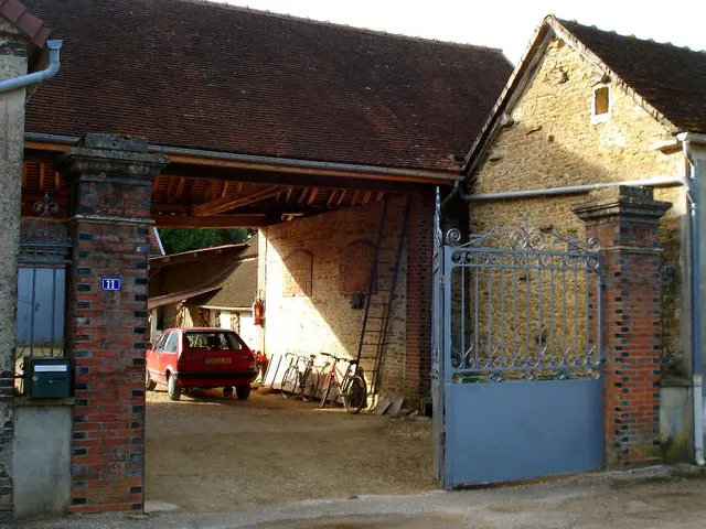 Redesigning the single-family dwelling: insight into innovative housing architecture