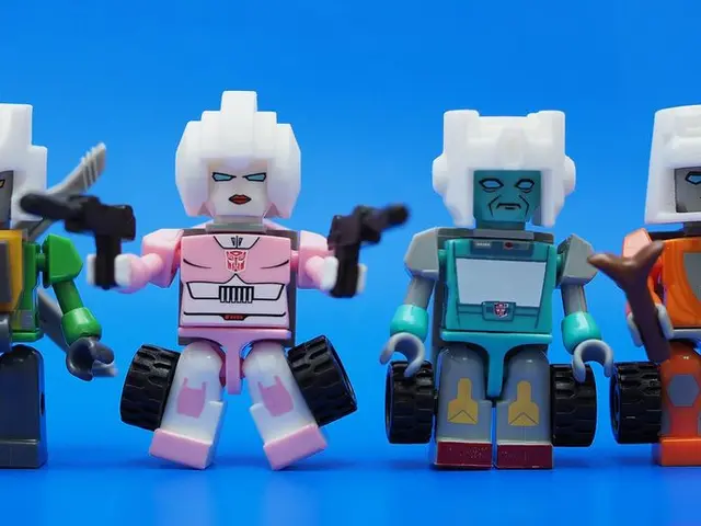 Experimenting Artwork using Hexbugs Robots