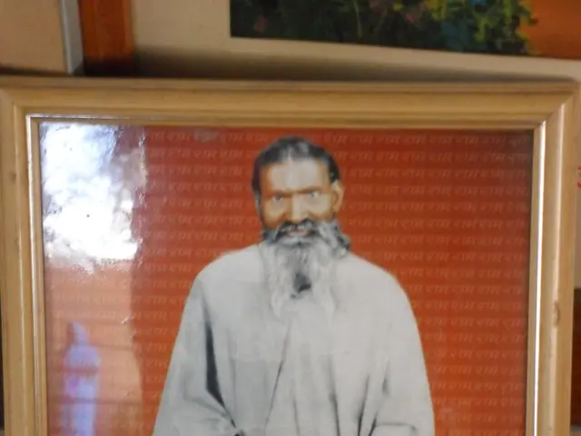 Ornamental hanging photo frame embellished with blooms