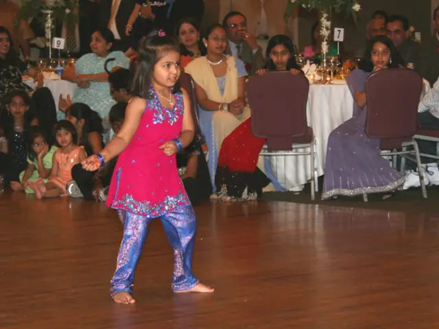 Transforming Dry Concrete into a Parquet Floor in Dusseldorf Grafental: A Guide on DIY Concrete...