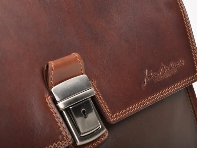 Swapped Out the Canvas Bag: A Different Carry Option Today