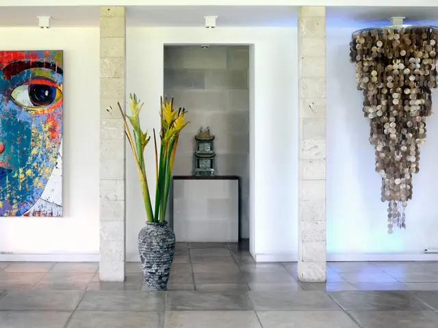 Display Arrangement Suggestions: Strategies for Exhibiting Your Artwork in Style