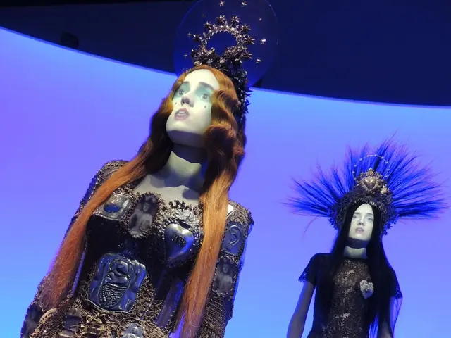 Disguise visible bra straps using paper clips as fasteners.