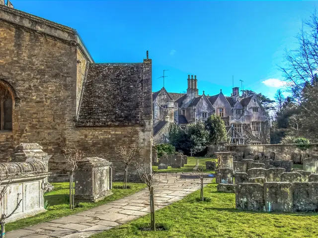 Estimate the cost of a country house, featuring David Stirling and a moust Vilirless King: Today's...