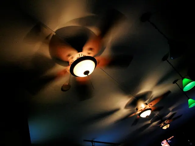 Choosing between a standing fan and a tower fan: which one offers the best value?