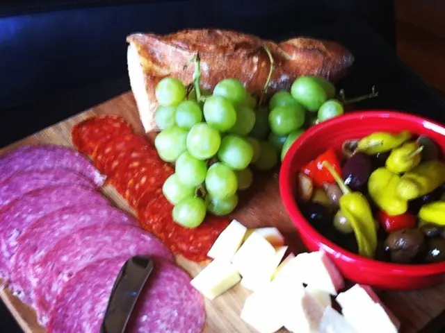 Discovered an Exceptional Triple-Function Chopping Board, Serving Also as a Food Preparation Hub -...
