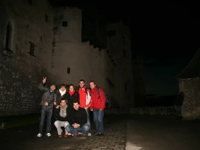 Invitation to a family-oriented afternoon event at the Giebichenstein Castle for the public.